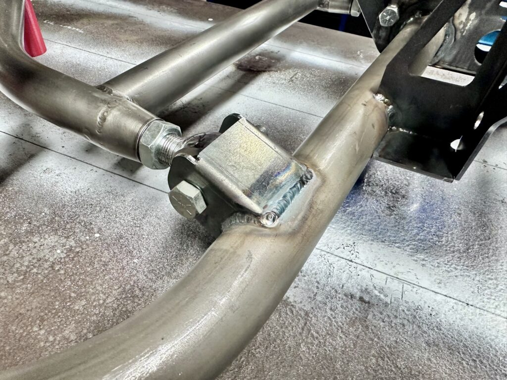 Laser-cut bracket with TIG-welded joints on the Xdrift V2HO rear subframe